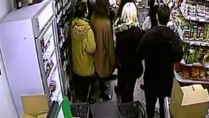 Panică într-un hypermarket din Constanţa! Clienţii au fost sechestraţi şi ameninţaţi!