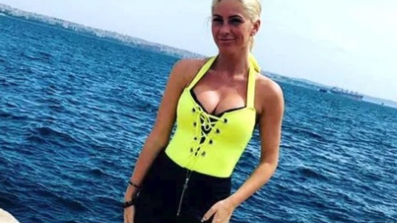 Hannelore de la ”Insula Iubirii” a făcut senzație la piscină cu noile silicoane