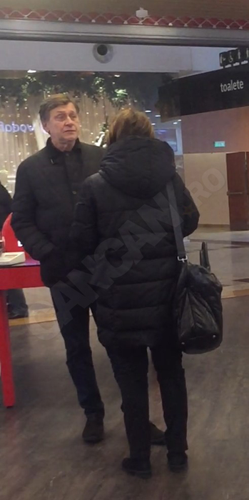 Ex-şeful PNL e darnic cu doamna europarlamentar. I-a „comandat” Moşului calculator şi telefon de 10000 lei!