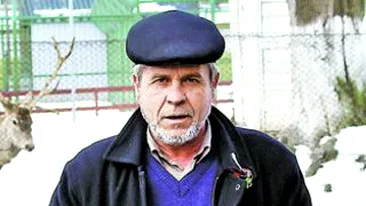 Cumul de functii la Zoo Radauti din cauza saraciei. Seful parcului cu animale face pe soferul si hingherul la nevoie