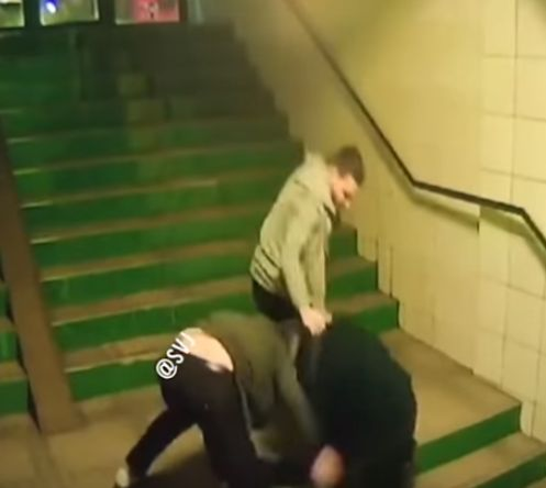 Ei sunt tinerii care au bătut cu bestialitate un bătrân din Brașov! Au fost arestați pentru 30 de zile