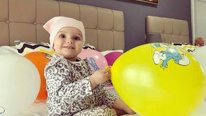 O fetiţă de doar 10 luni se luptă cu cancerul! A început a treia cură de chimioterapie, iar părinţii au nevoie de ajutor financiar