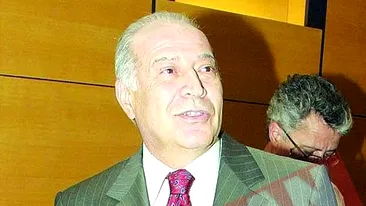 Voiculescu ii cere lui Basescu sa nu-l mai hartuiasca