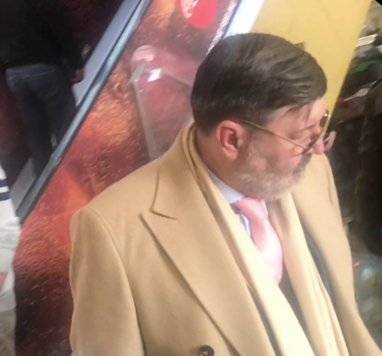 Dan Nicorescu a negociat la sânge cu tarabagiii, în Piața Obor