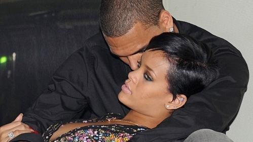 Imaginea vanata de toti paparazzi! Chris Brown, fotografiat dezbrăcat, de Rihanna
