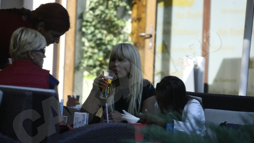 Ce a făcut Elena Udrea IMEDIAT după ce a fost audiată în dosarul lui Vasile Blaga. A băut o bere cu…

