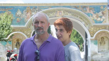 Fiul Magdei Catone si al lui Serban Ionescu s-a indragostit! Vezi ce colega frumoasa l-a fermecat pe Carol!