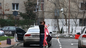 La inceput de an, Madalina Pamfile a “calcat stramb”. Vezi cu ce fotbalist s-a sarutat bruneta chiar la “Poarta Sarutului”