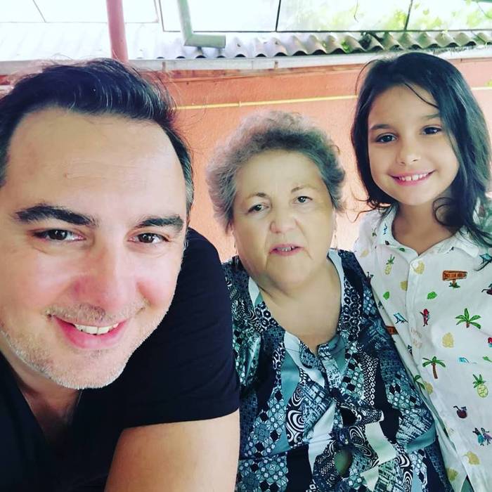 Silviu Andrei, alături de mama și fetița lui