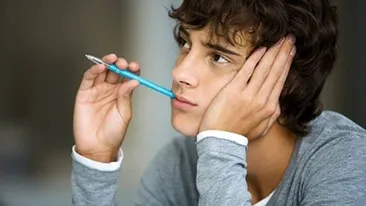 La ce foloseste GAURA capacului de la pix! Are legatura cu obiceiul prost al oamenilor de a-l roade