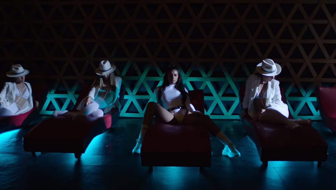 Antonia, apariție provocatoare în cel mai nou clip, lansat în colaborare cu Faydee! Versurile melodiei “Trika Trika” îți dau un vibe pozitiv