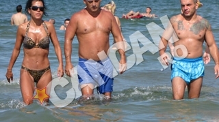 L-a facut de rusine in mare! Soacra "MasterChef" l-a altoit in apa pe pitbull-ul Atodiresei!