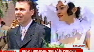 VIDEO Anca Turcasiu, nunta cu 400 de invitati in Corbeanca! Nasul ei a fost imbracat in sort si in tricou!
