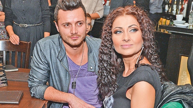 Gabriela Cristea şi Tavi Clonda, apariţie de senzaţie! Artistul e tare mândru de soţia lui: ”Continuăm să ne iubim!”