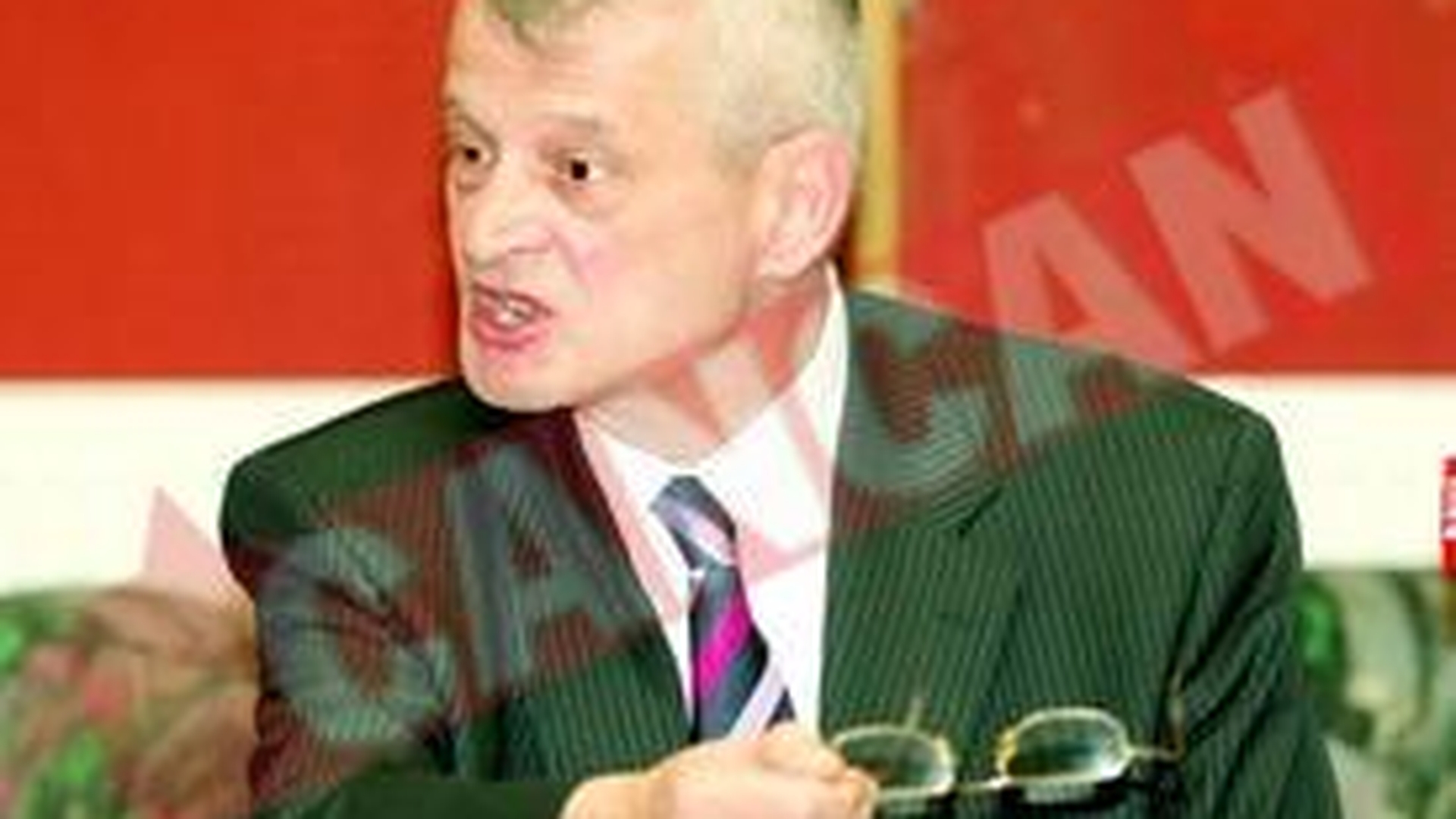 Oprescu ii arde la buzunare pe "stapanii" maidanezilor