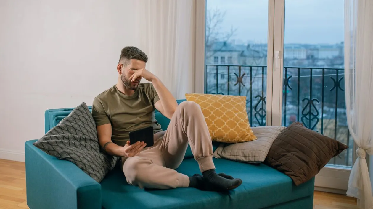 La limita incredibilului! Un bărbat care credea că i-au intrat hoții în casă și-a găsit soția cu amantul în pat. Continuarea e halucinantă!