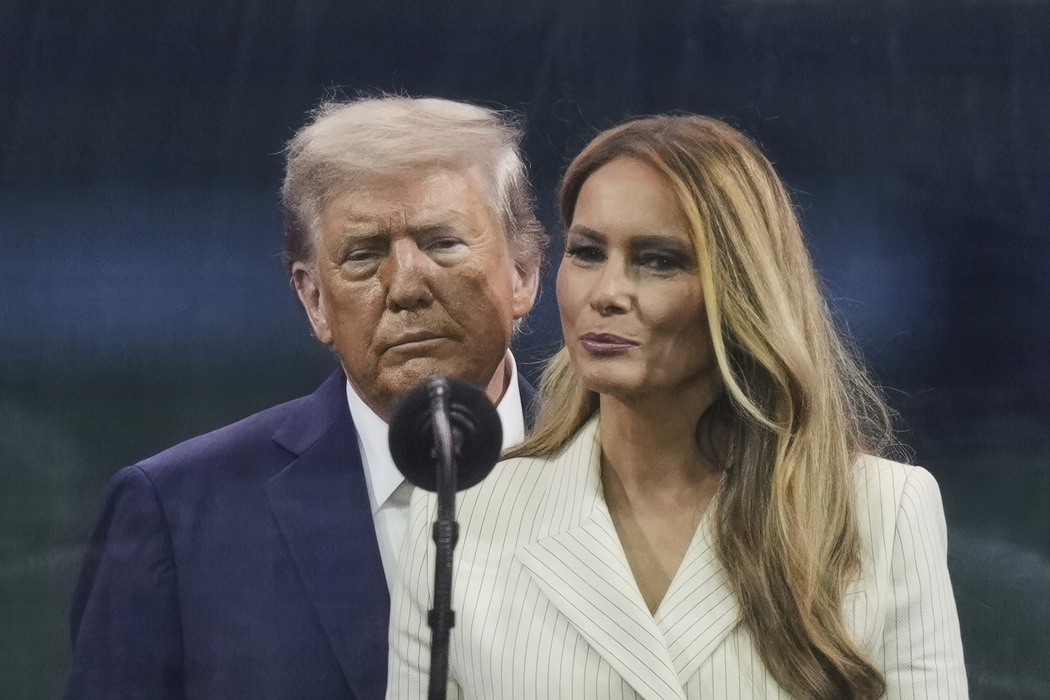 14 iunie 2025, Washington, District of Columbia, SUA: Președintele DONALD TRUMP și Prima Doamnă MELANIA TRUMP participă la marea paradă și celebrare a celei de-a 250-a aniversări a Armatei SUA în Washington. Foto: Profimedia