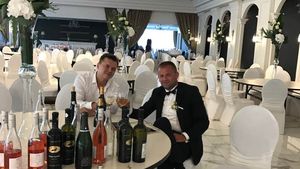Marcel Pavel, Nea Mărin, Adi de la Vâlcea şi Puiu Codreanu au cântat pentru 1.500 de oameni. "Patrick Specialu", oşeanul cu Ferrari, s-a însurat!