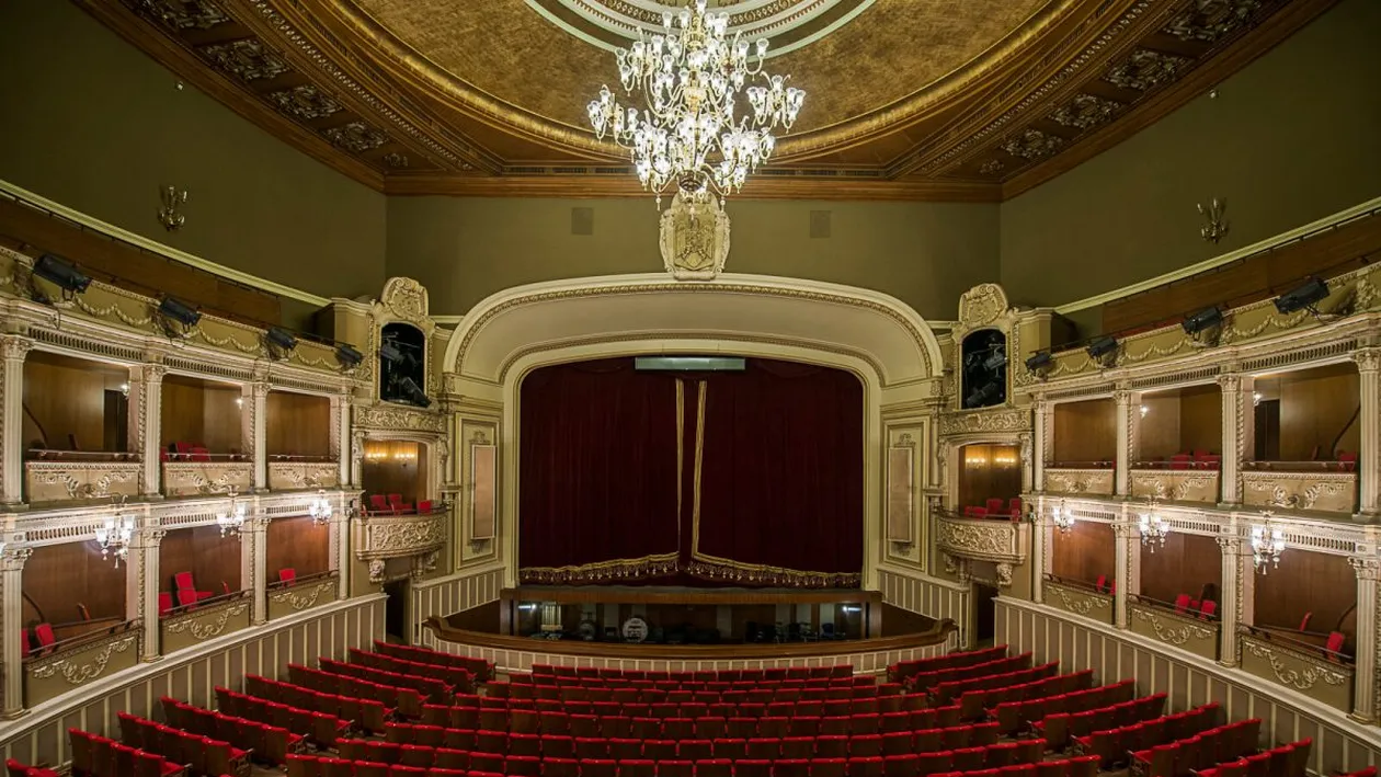 Românii vaccinați cu ambele doze vor putea să meargă la teatru și la operă fără mască de protecție