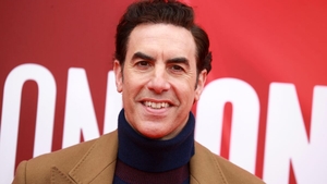 Netflix marchează un nou succes răsunător. Filmul cu Sacha Baron Cohen care a urcat rapid în topuri