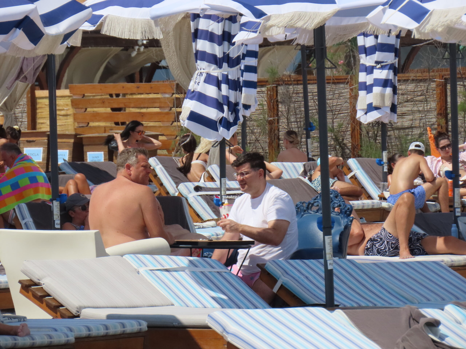 Toni Iuruc a ieșit cu prietenii la plajă