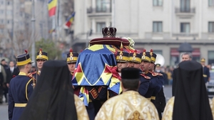Gest neaşteptat făcut de un poliţist în ziua înmormântării Regelui Mihai l: a rugat o tânără să...