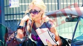Andreea Balan lasa cheia angajatilor de la spalatorie
