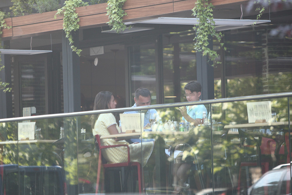 Nelu Iordache a luat masa cu familia la un restaurant din Capitală