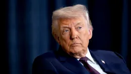 Boala de care suferă Donald Trump. Simptomele misterioase au apărut după ce a dat mâna cu Macron