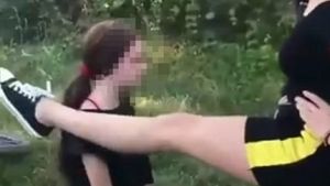 Minora de 13 ani din Târgu Jiu, primele declarații după ce a fost snopită în bătaie: „Cum să fiu atât de proastă?”