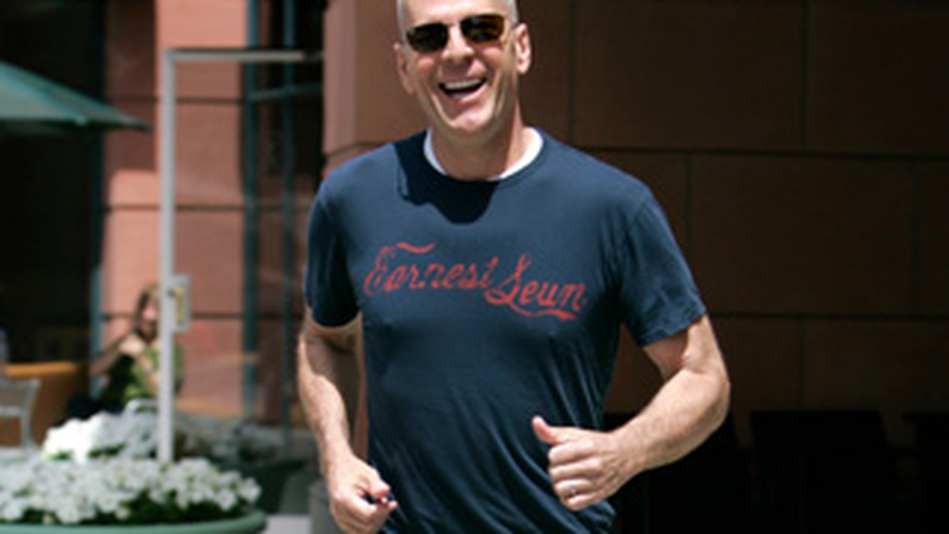 Bruce Willis, dat in judecata pentru un covor!