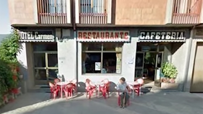 Primele imagini cu românii care au fugit din restaurantul spaniol fără să plătească! Ei au mai dat astfel de lovituri