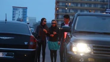 Stelian Ogica a petrecut de la mare alaturi de doua domnisoare! Uite cum a avut grija de ele in club!