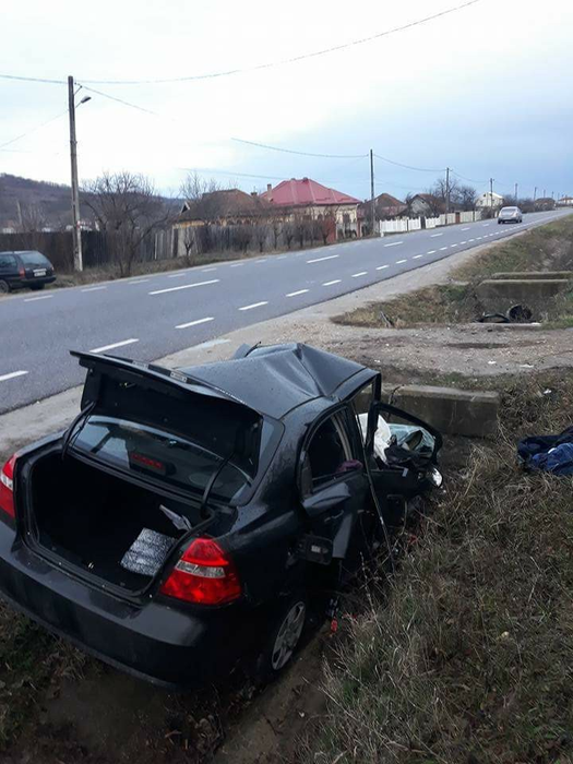 Aşa arată maşina lui Lucian Mătuşoiu, după fostul sportiv a adormit la volan. Sursa foto: Facebook
