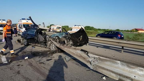 Accident grav pe A1! Un șofer a murit, iar un motociclist are mâinile rupte