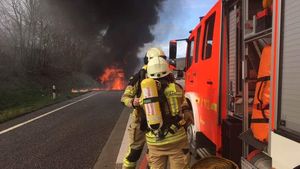 Şofer român de TIR, cabina în flăcări, pe o autostradă din Germania! La 23 de ani era să își piardă viața
