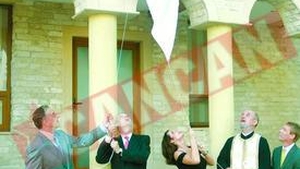 S-a trezit cu panza in cap