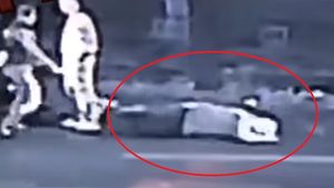 VIDEO / Un taximetrist a fost arestat, după ce a snopit doi bărbaţi. Scenele şocante au fost filmate de o cameră de supraveghere