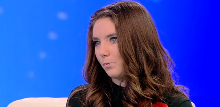 Vulpița, dans lasciv pentru Tzancă Uraganu! Manelistul a aplaudat-o în timp ce ea își unduia trupul pe muzica lui