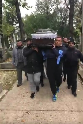 Acuzat că şi-a lăsat prietenul la greu, Florin Salam s-a revanşat la priveghiul tatălui lui Mircea Nebunu’! Ce gest a făcut celebrul manelist