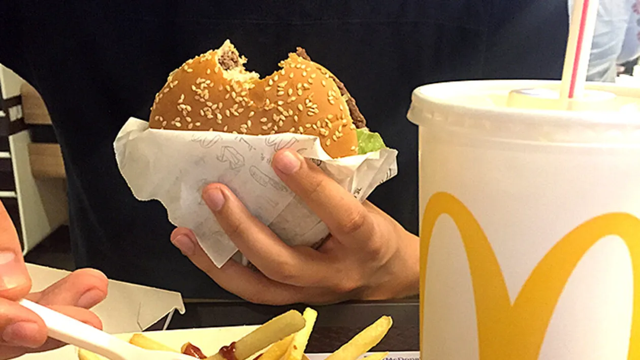 Veste proastă pentru fanii fast-food! McDonald's scoate din meniu faimosul burger de 15.90 lei
