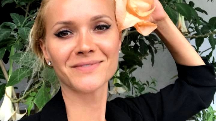 Macabru! Cum s-a pozat Oana Ioja, fiica unui afacerist din Arad, înainte de a se sinucide