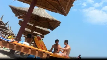 Imaginile astea vor innebuni toate femeile! Unul dintre cei mai sexy actori din Romania s-a dezbracat la plaja!