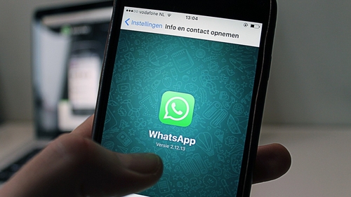 Noua înșelătorie de pe WhatsApp care te lasă fără niciun ban în cont! Avertismentul specialiștilor: ”Mesajele par autentice, vin de la prieteni sau rude”