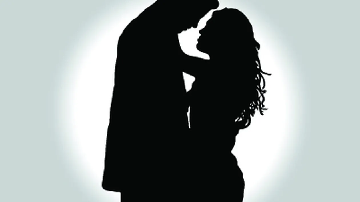 Una dintre cele mai sexy cantarete de la noi i-a dat papucii iubitului si isi cauta disperata casa, fiindca nu-l mai suporta!