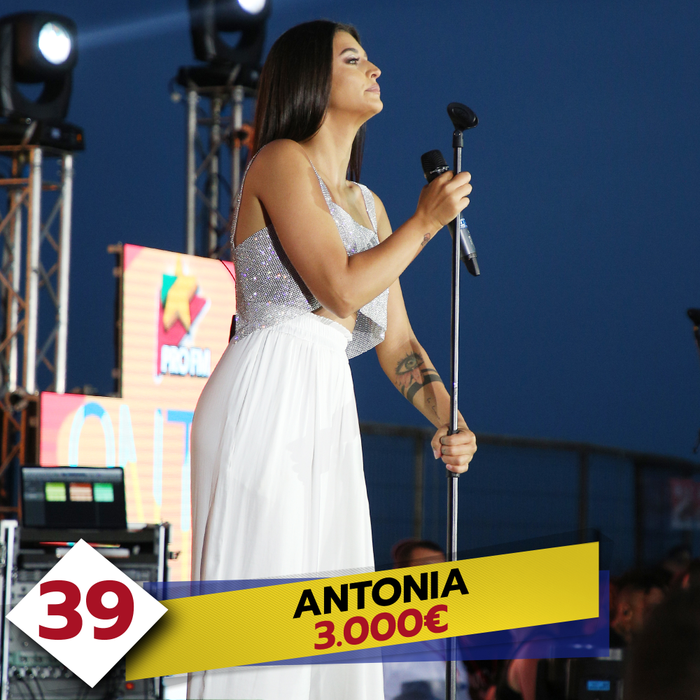 TOP 50 – Cei mai scumpi cântăreți din România. Câți bani cer Smiley, Horia Brenciu și Andreea Bălan ca să-ți cânte la nuntă