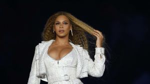 Designerul român care a impresionat-o pe Beyonce. Artista îi poartă creațiile pe scenă