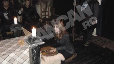 Gerard Depardieu a propulsat-o in cariera artistica! Miss Facebook, Iulia Mladin, a devenit lupoaica intr-un ordin cavaleresc