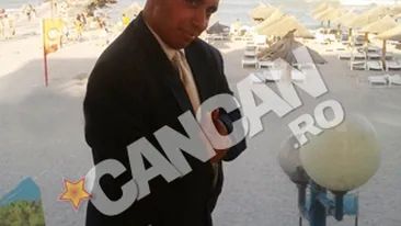 Gigel Frone reinventeaza mersul la plaja! Nu ai sa crezi niciodata cum a putut sa se imbrace pe litoral!