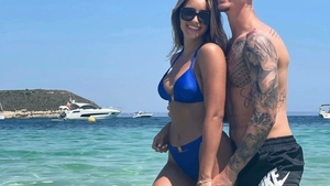 Iubita lui Dennis Man, fotbalistul aflat pe lista lui AC Milan, o adevărată bombă-sexy! Fotografii incendiare cu Alexandra Ionela, fostă Miss Arad în 2014| GALERIE FOTO